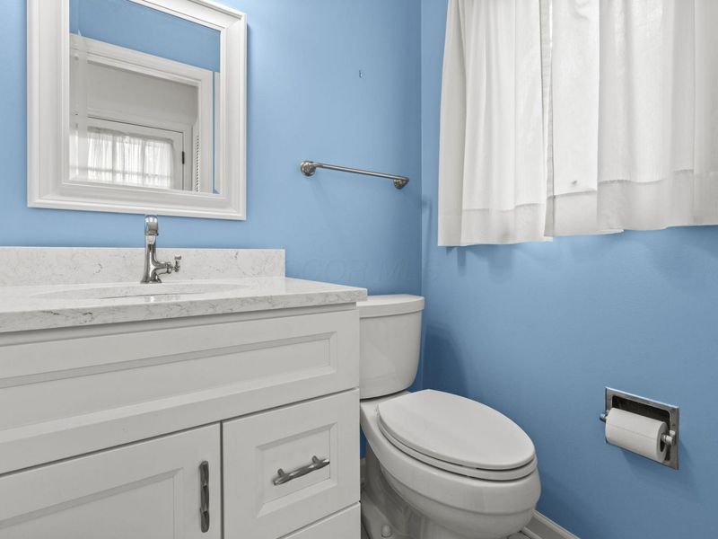 242 W New England Avenue, Columbus, OH 43085 Photo 24