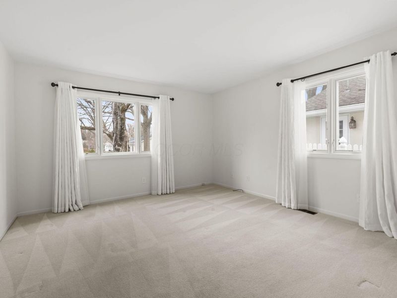 242 W New England Avenue, Columbus, OH 43085 Photo 25