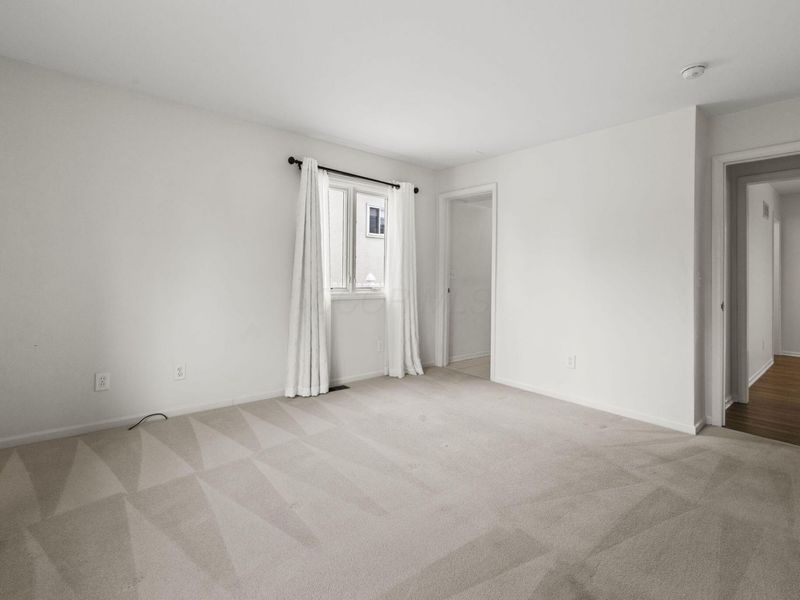 242 W New England Avenue, Columbus, OH 43085 Photo 26