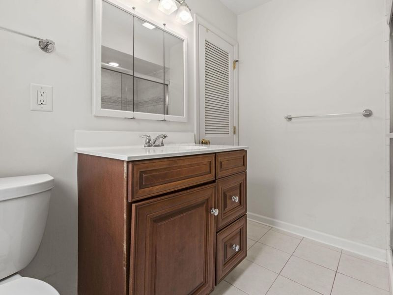 242 W New England Avenue, Columbus, OH 43085 Photo 27