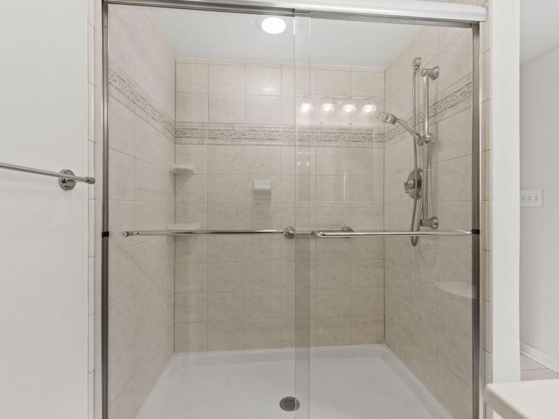 242 W New England Avenue, Columbus, OH 43085 Photo 28