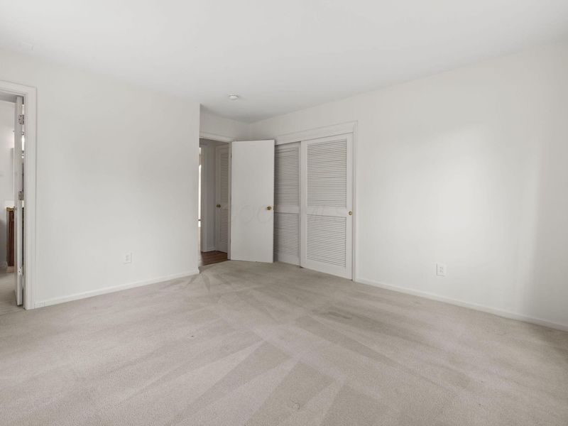 242 W New England Avenue, Columbus, OH 43085 Photo 29