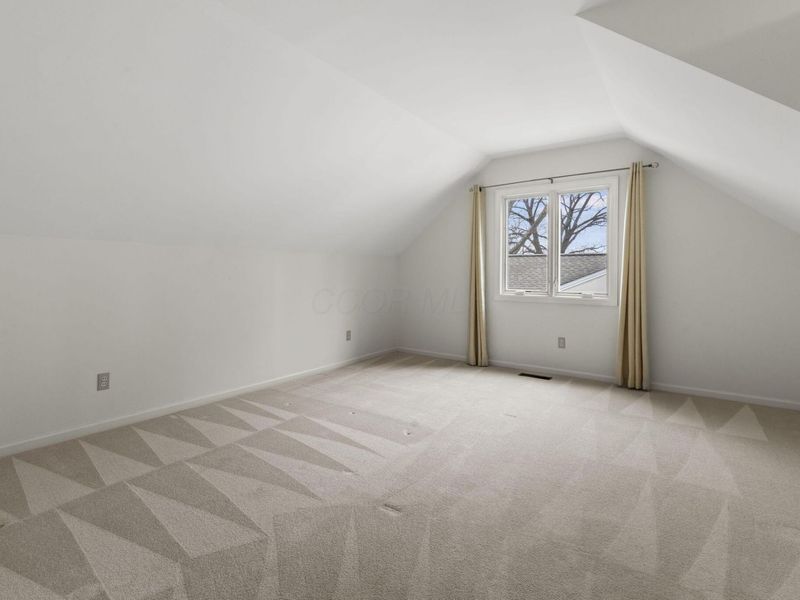 242 W New England Avenue, Columbus, OH 43085 Photo 31