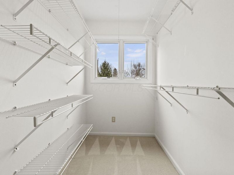 242 W New England Avenue, Columbus, OH 43085 Photo 33