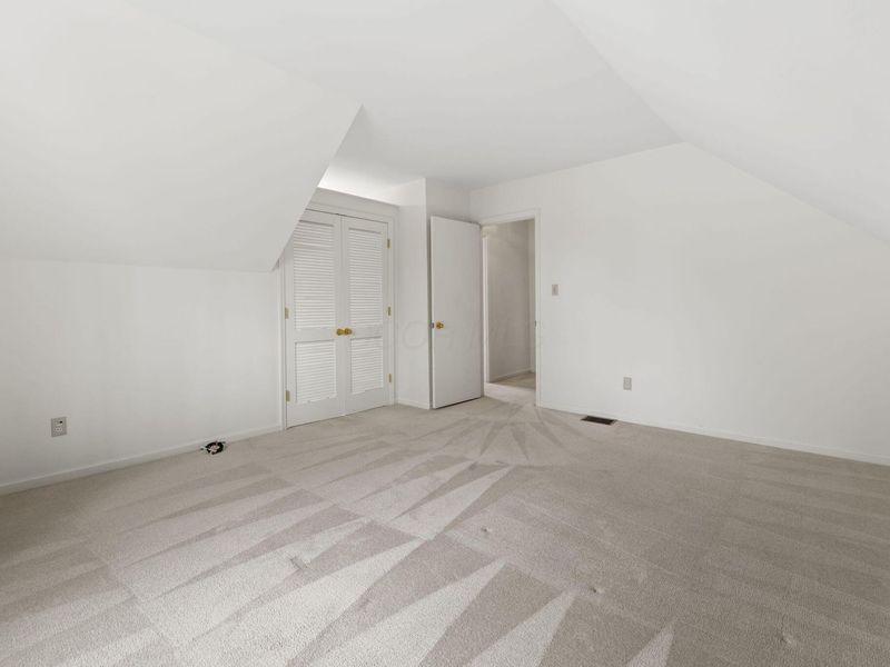 242 W New England Avenue, Columbus, OH 43085 Photo 34