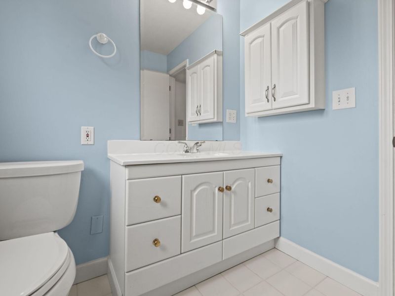 242 W New England Avenue, Columbus, OH 43085 Photo 36