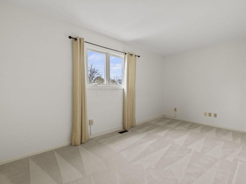 242 W New England Avenue, Columbus, OH 43085 Photo 38