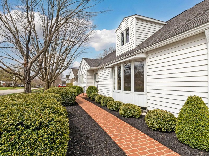 242 W New England Avenue, Columbus, OH 43085 Photo 4