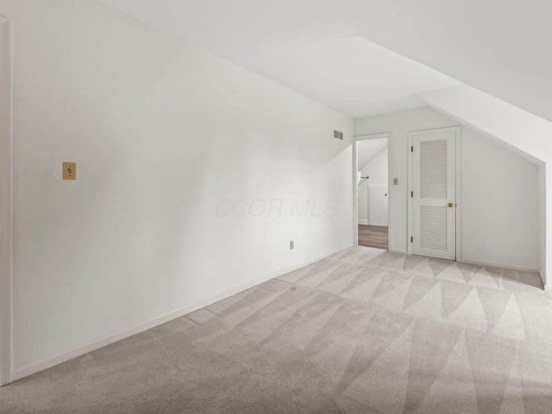 242 W New England Avenue, Columbus, OH 43085 Photo 40