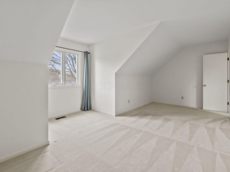 242 W New England Avenue, Columbus, OH 43085 Photo 41