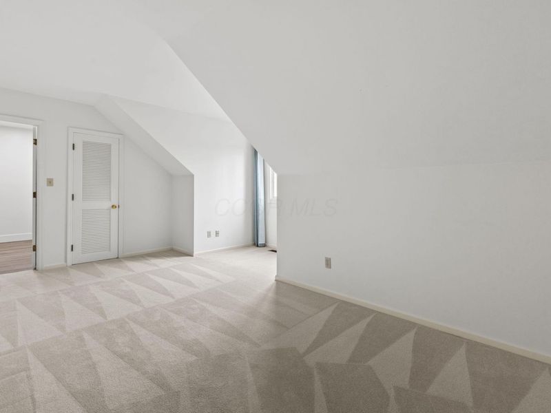 242 W New England Avenue, Columbus, OH 43085 Photo 42