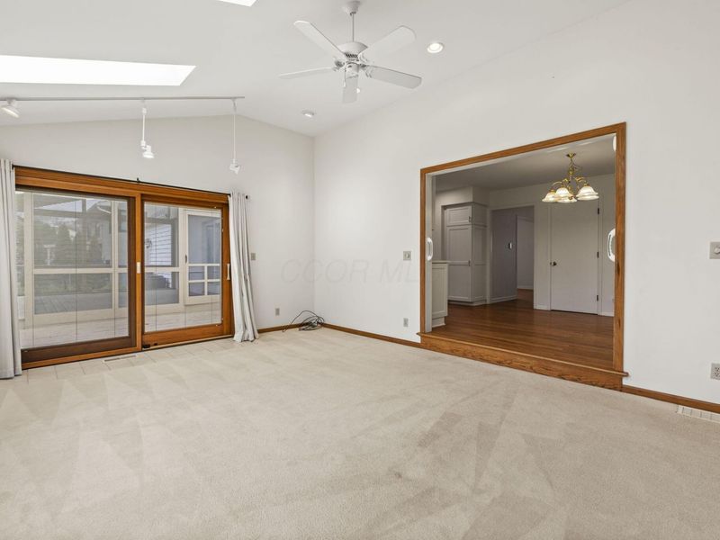 242 W New England Avenue, Columbus, OH 43085 Photo 52