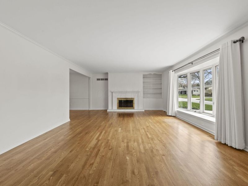 242 W New England Avenue, Columbus, OH 43085 Photo 7