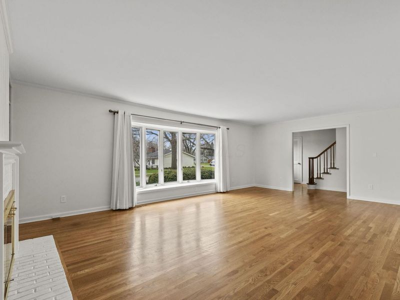 242 W New England Avenue, Columbus, OH 43085 Photo 9