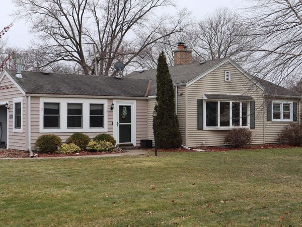 4155 N 110th St, Wauwatosa, WI 53222