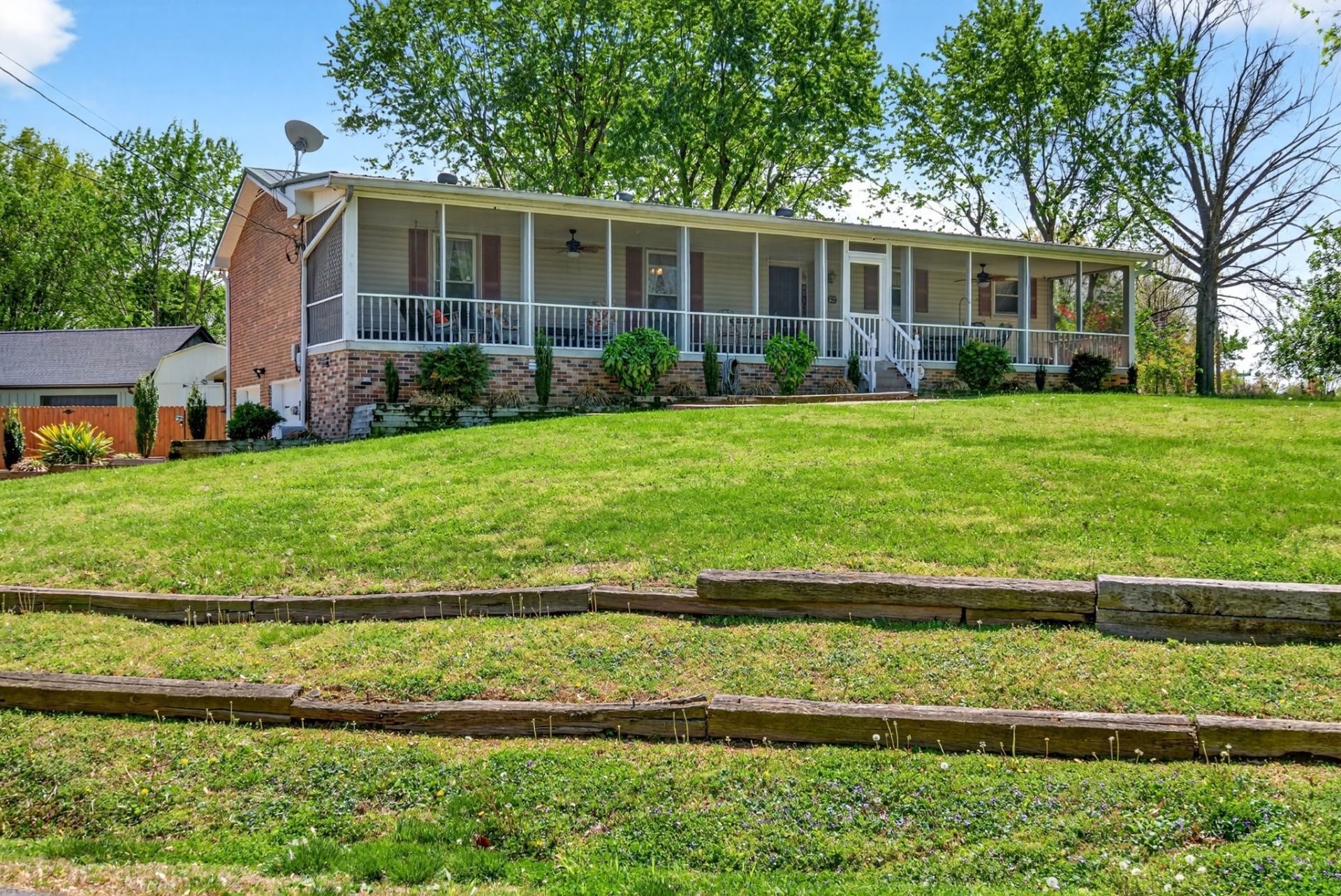 2280 Dewitt Dr, Clarksville, TN 37043 Main Photo