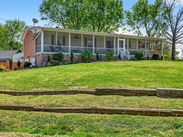 2280 Dewitt Dr, Clarksville, TN 37043