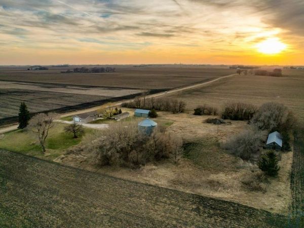 1037 560th St, Storm Lake, IA 50588