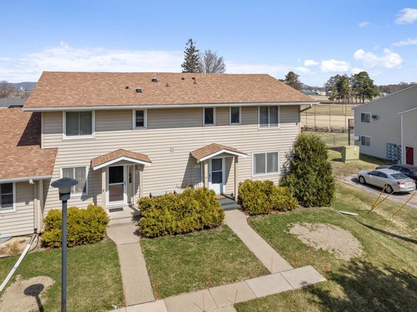 1426 Mcnally Drive, Unit I, Winona, MN 55987