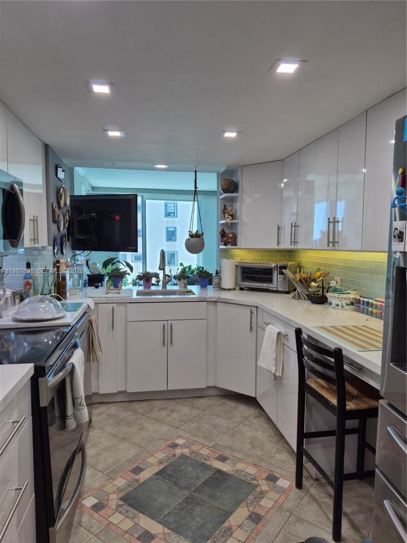 2655 Collins Ave, Unit 1910, Miami Beach, FL 33140 Photo