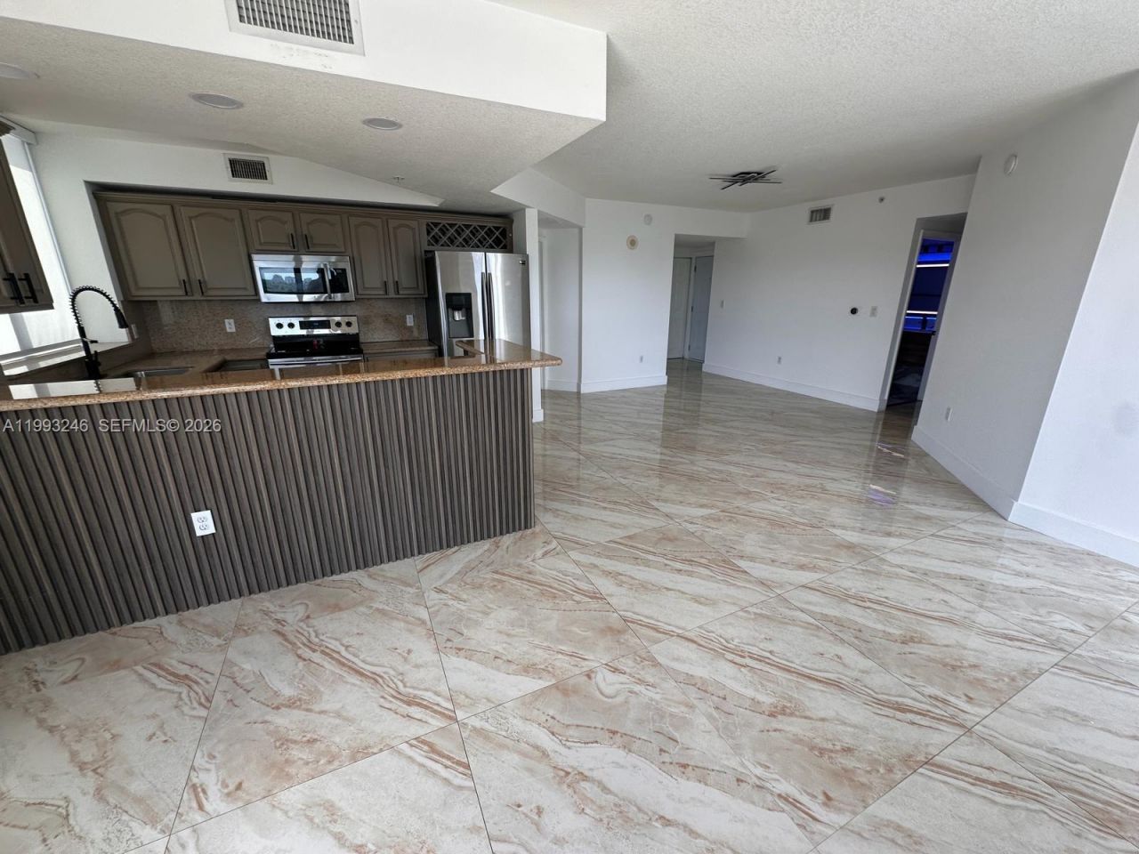 4242 NW 2nd St , Unit 1116, Miami, FL 33126 Photo