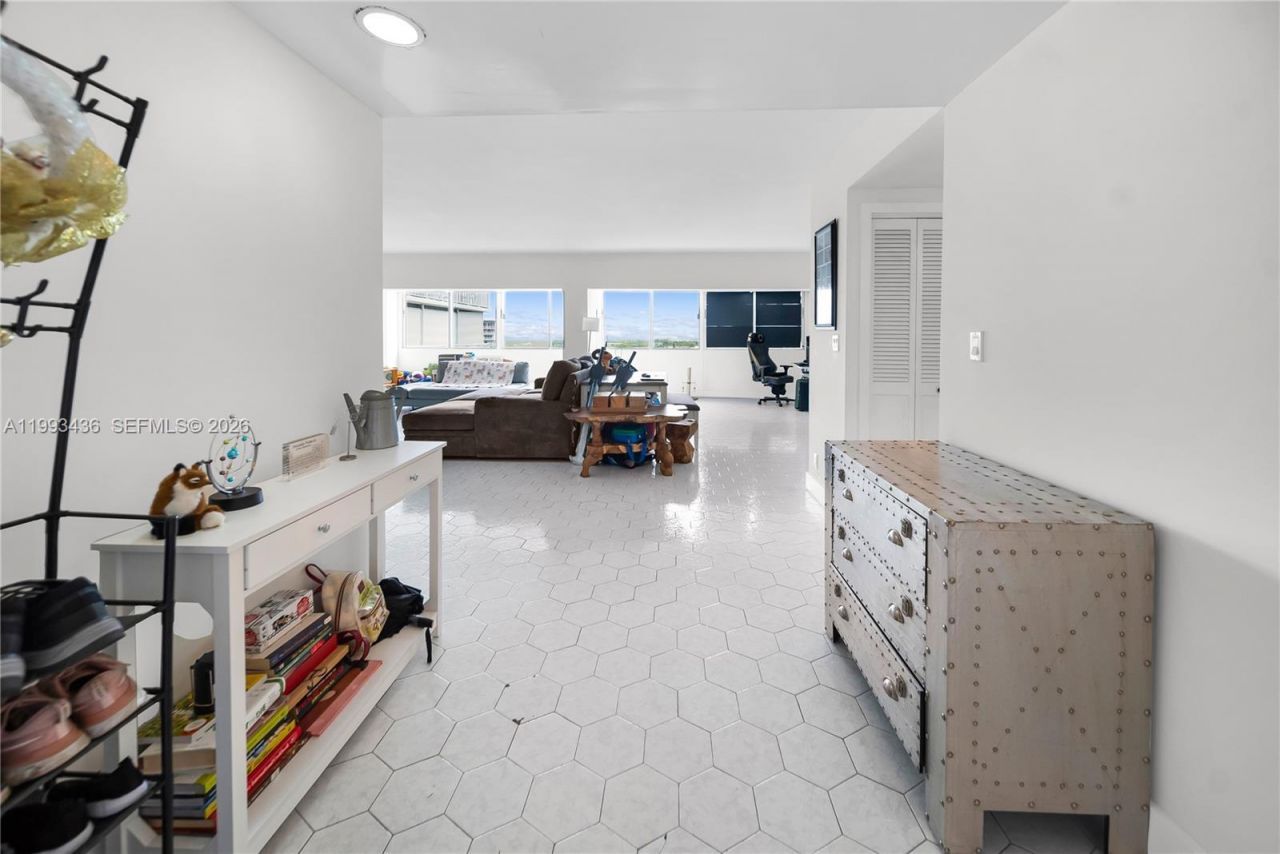 3800 Hillcrest Dr, Unit 1007, Hollywood, FL 33021 Photo