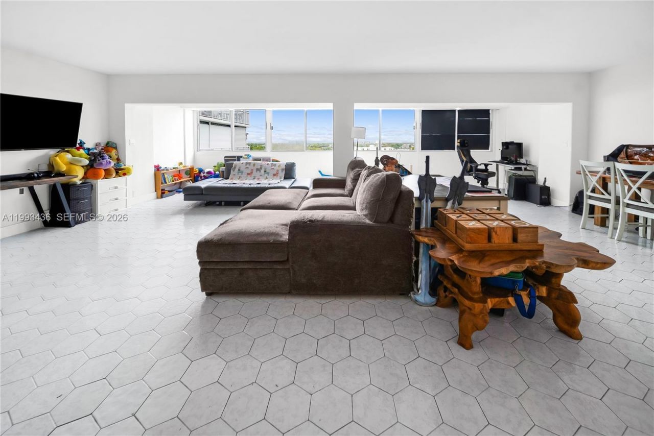 3800 Hillcrest Dr, Unit 1007, Hollywood, FL 33021 Photo