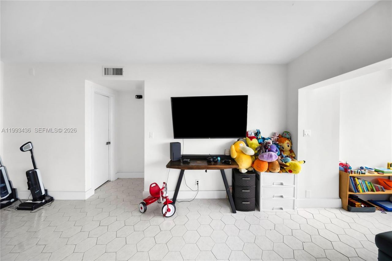 3800 Hillcrest Dr, Unit 1007, Hollywood, FL 33021 Photo