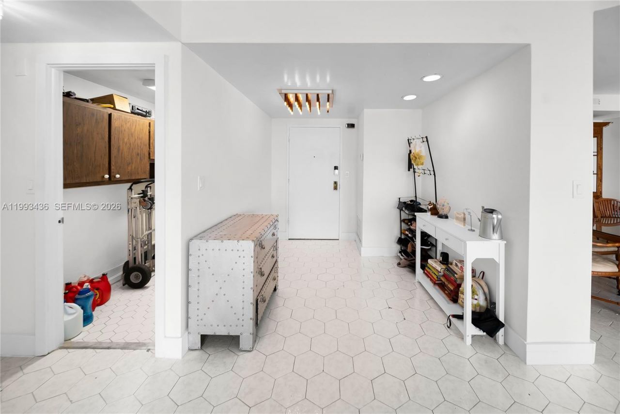 3800 Hillcrest Dr, Unit 1007, Hollywood, FL 33021 Photo