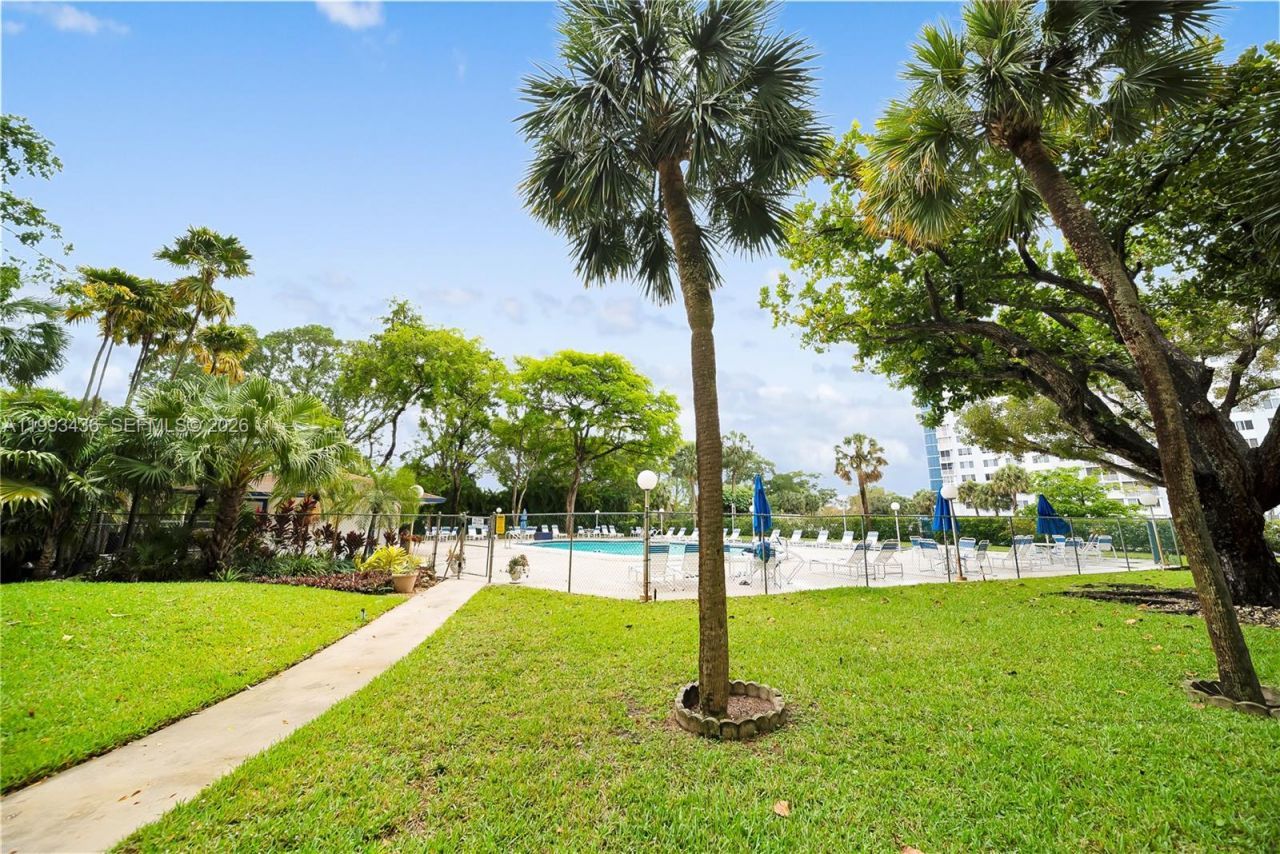 3800 Hillcrest Dr, Unit 1007, Hollywood, FL 33021 Photo