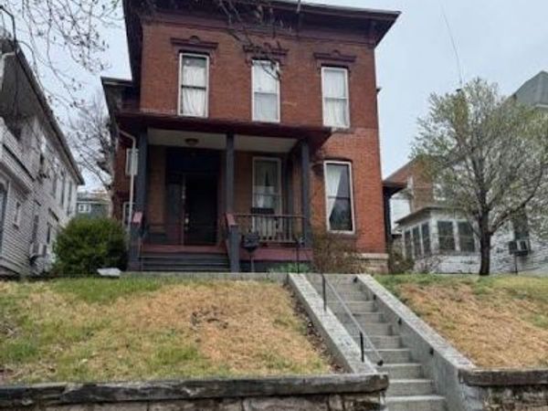 918 Center Street , Hannibal, MO 63401