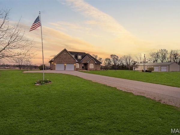 15856 Wendle Road , Godfrey, IL 62035