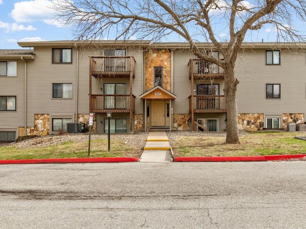 9507 University Avenue , Clive, IA 50325