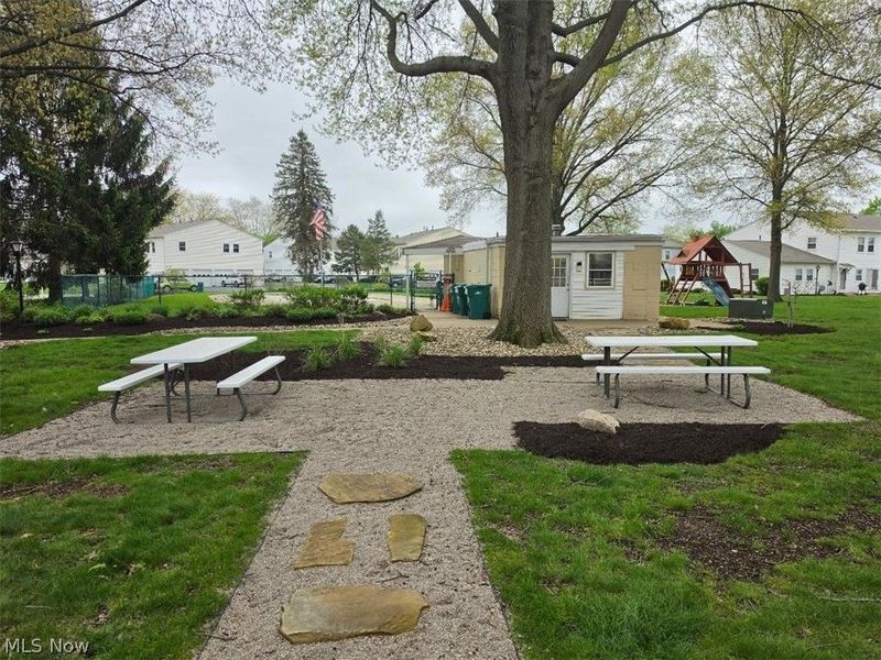 2555 Royal County Down, Unit 17 C, Uniontown, OH 44685 Photo 16
