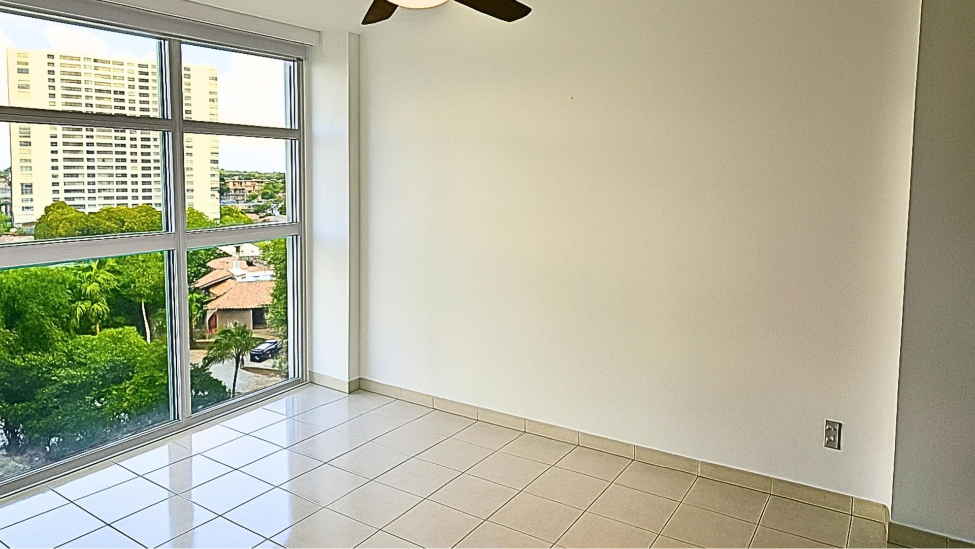 400 Leslie Drive, Unit 807, Hallandale Beach, FL 33009 Photo