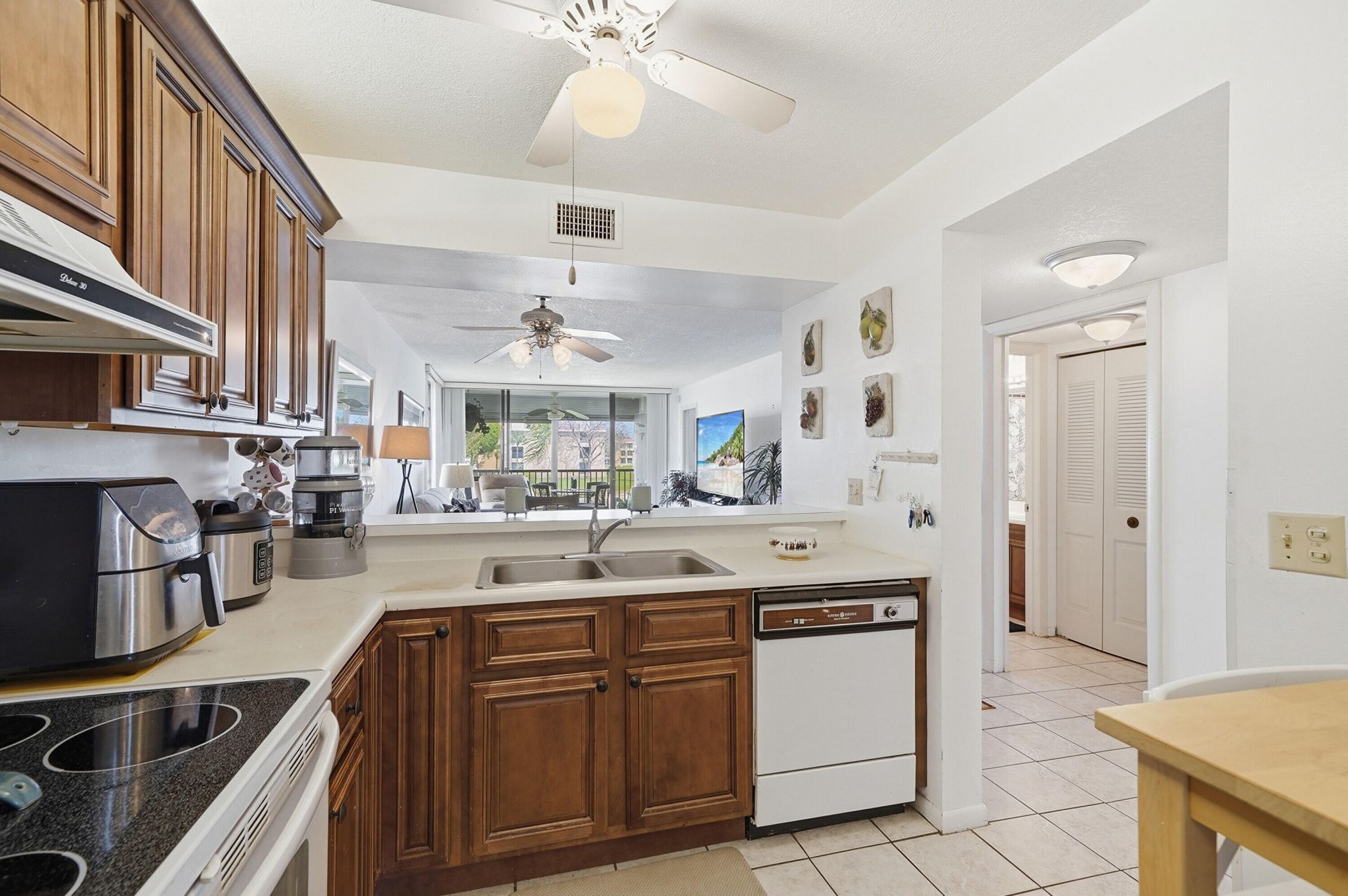 6618 Coral Lake Drive, Unit 206, Margate, FL 33063 Photo