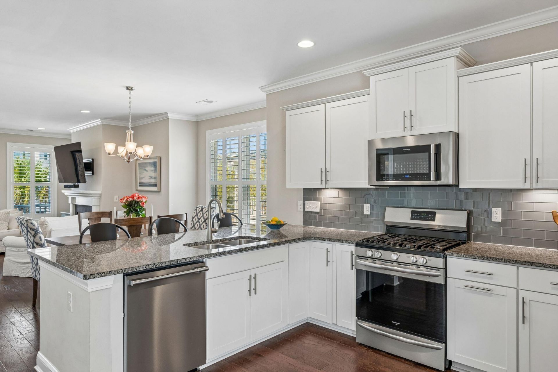 1630 Prince Edward Street Photo 14