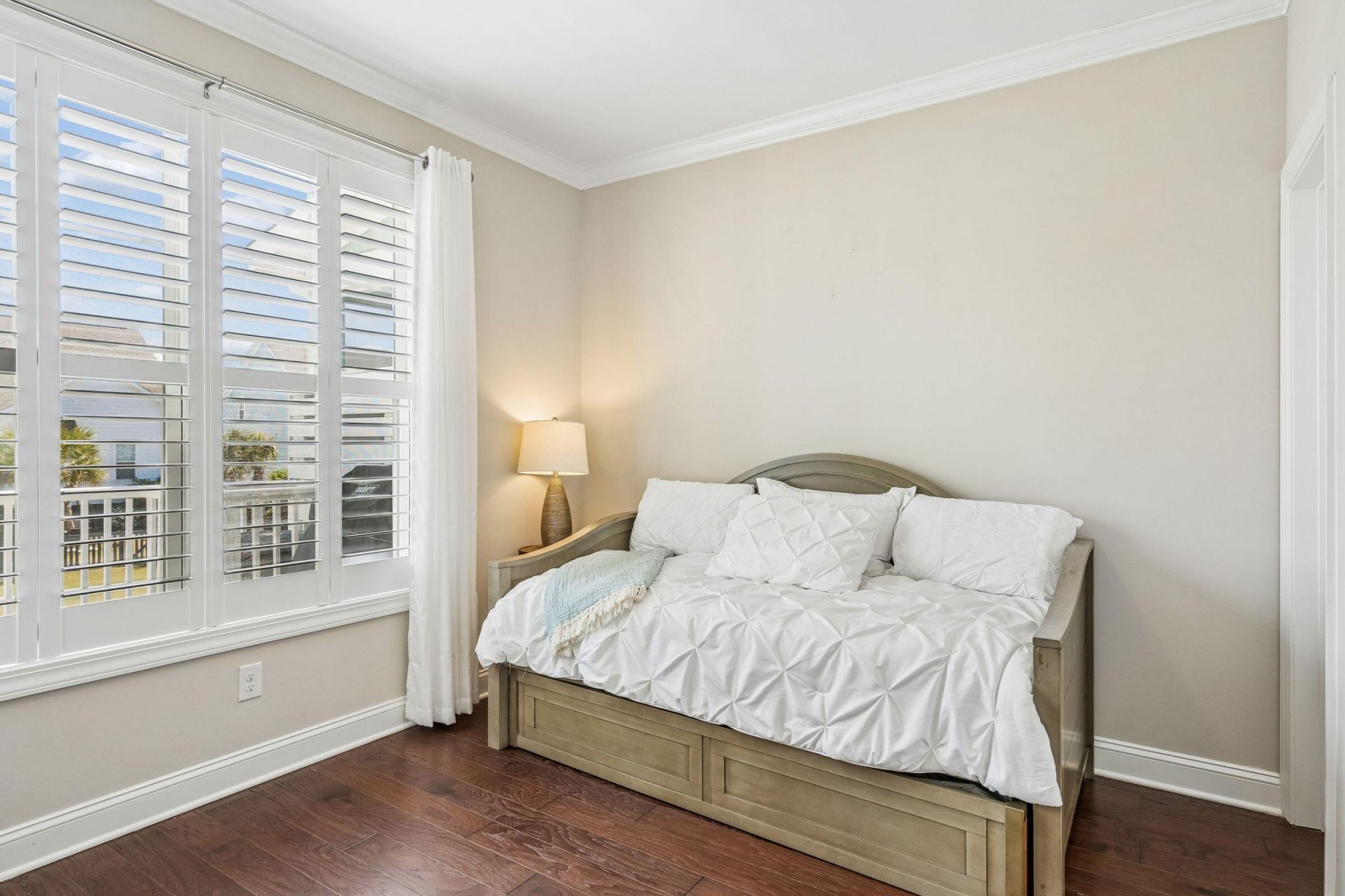 1630 Prince Edward Street Photo 17