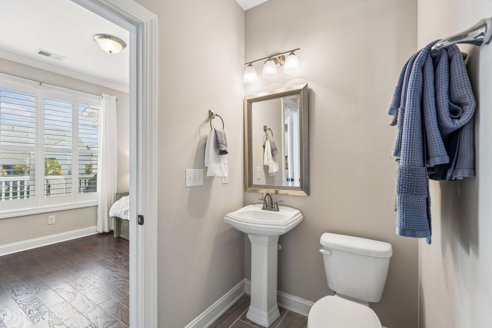 1630 Prince Edward Street Photo 18