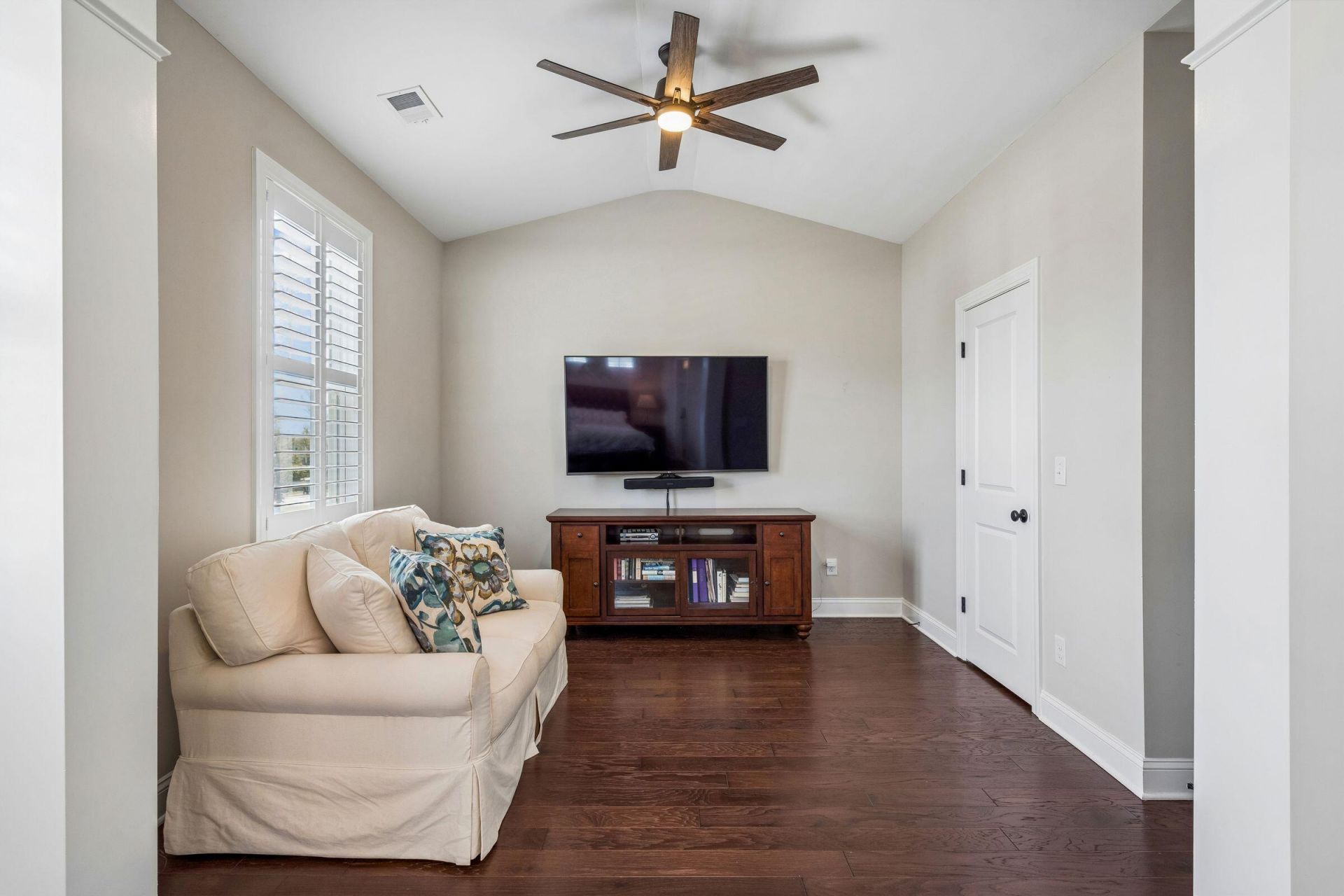 1630 Prince Edward Street Photo 21