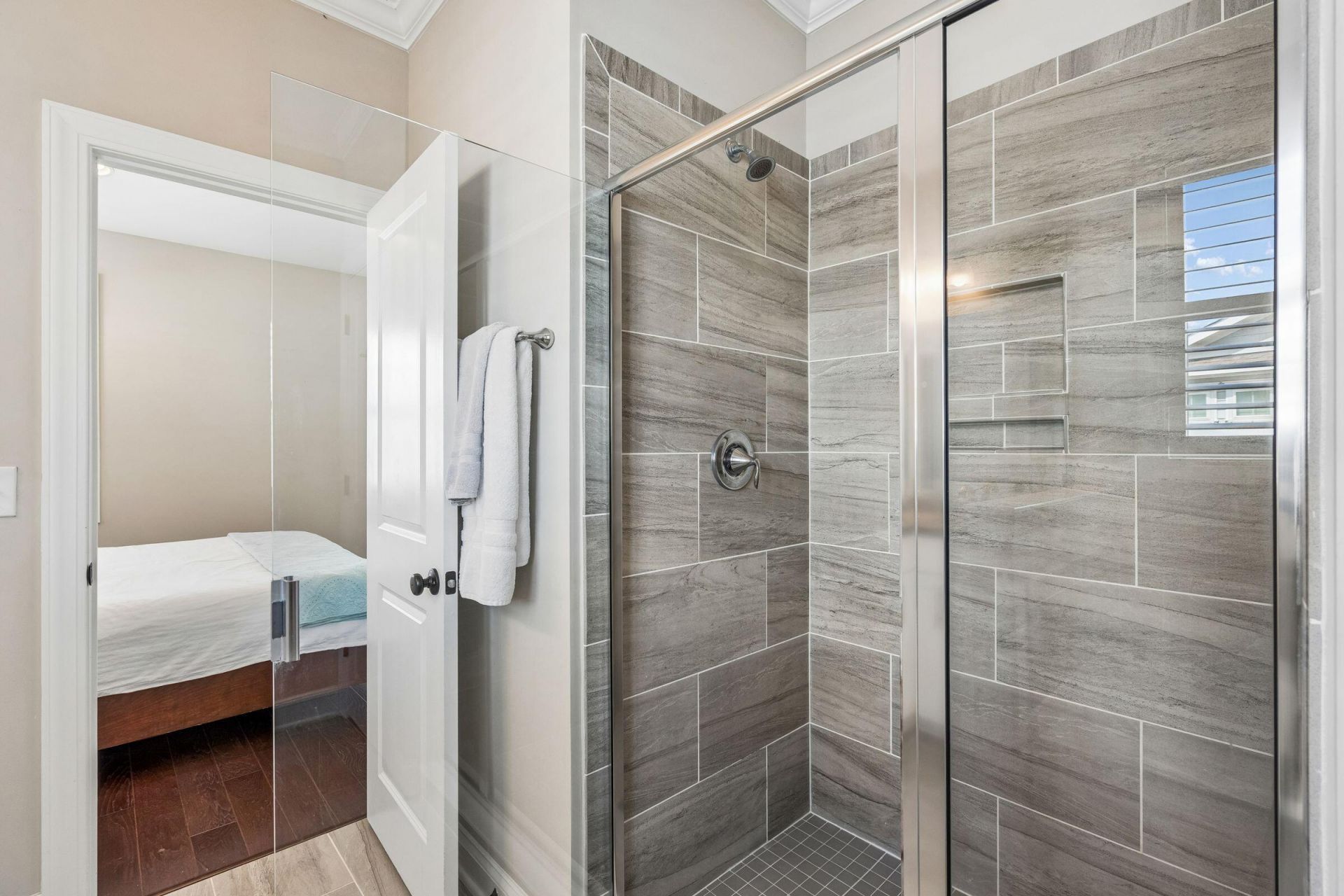 1630 Prince Edward Street Photo 24