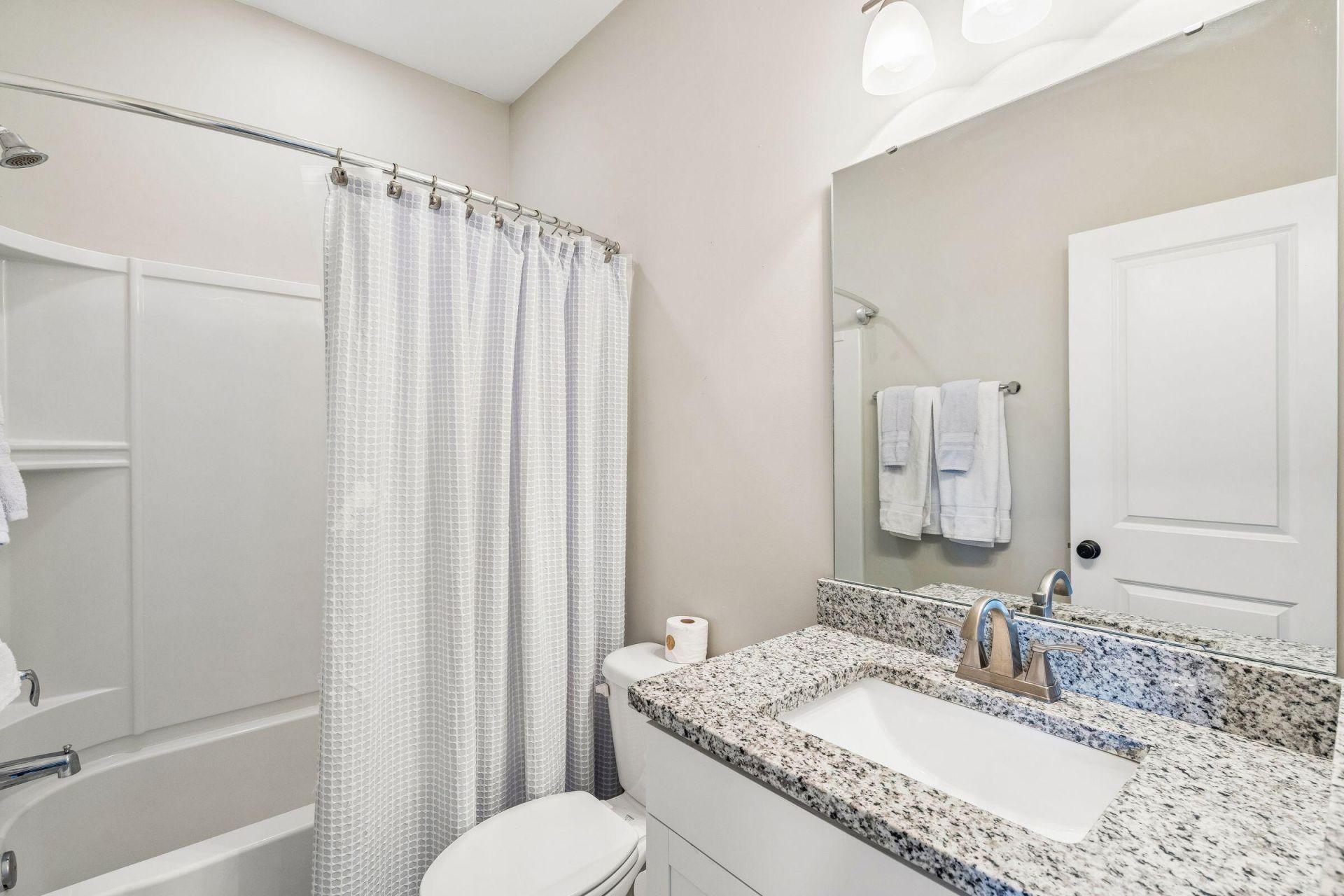 1630 Prince Edward Street Photo 28