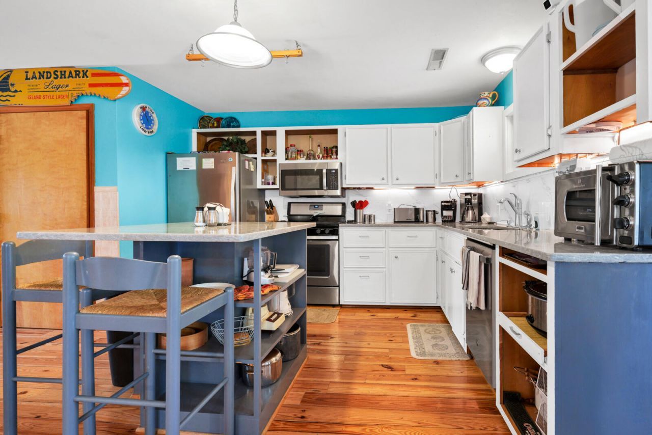 202 Jungle Shores Drive Photo 6