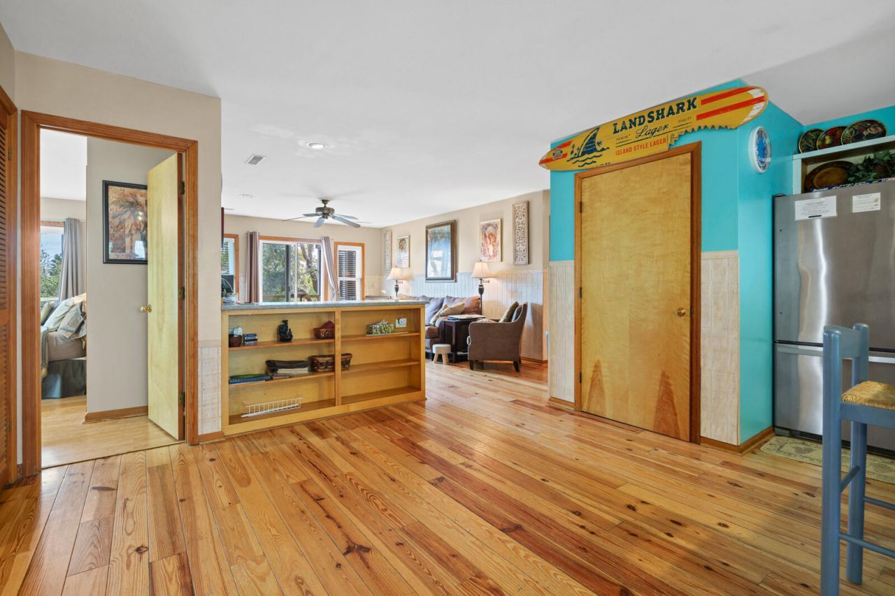 202 Jungle Shores Drive Photo 9