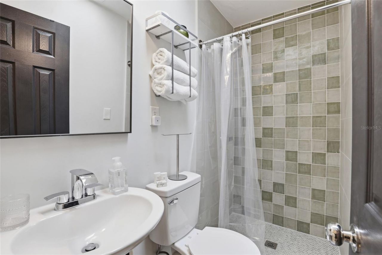 831 NW 20th Terrace, Gainesville, FL 32603 Photo