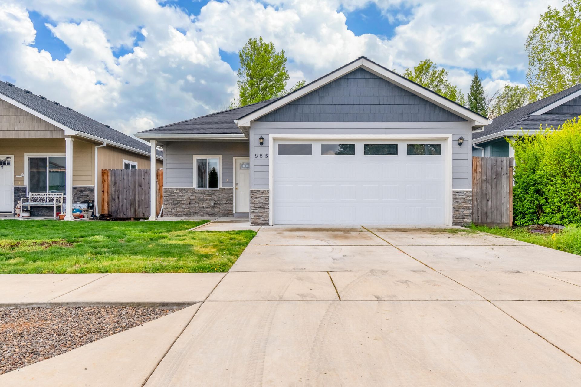 855 Tannin Drive, Medford, OR 97501 Main Photo