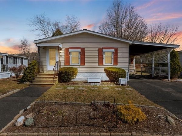 27 Castle Rd, Unit 153, Attleboro, MA 02703