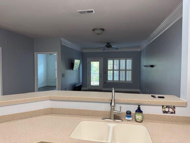 1109 Basildon Road Photo 10