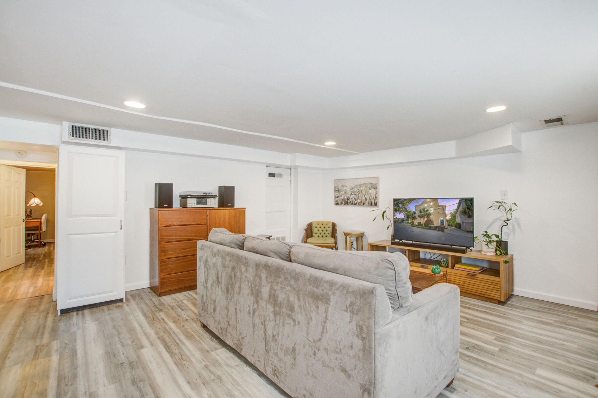 65 Vanderhorst Street Photo 8