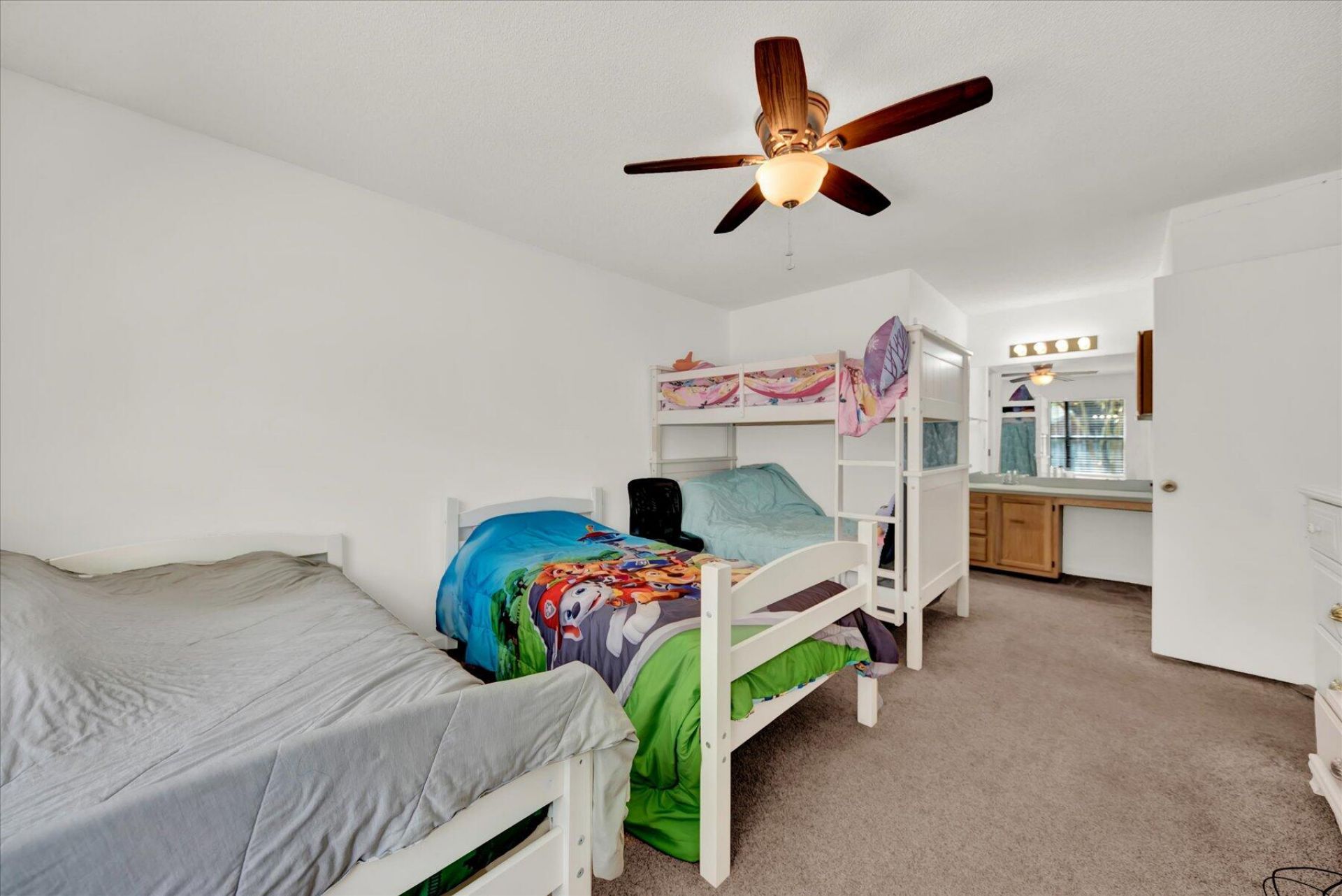 1017 Tj Lane Photo 10